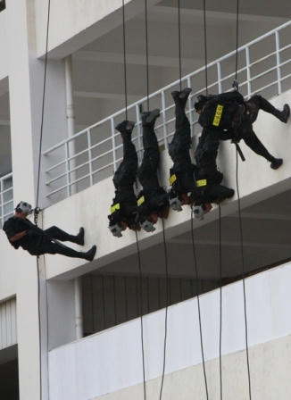 Công an Hà Nội chống bạo loạn, khủng bố và giải cứu con tin